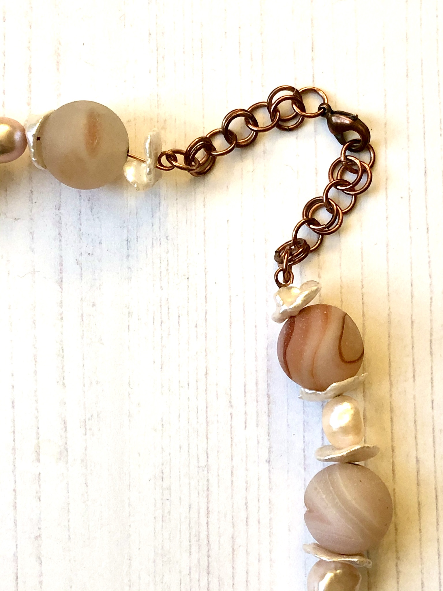 Druzy Agate and Freshwater Pearl Memory Wire Necklace - Image 3