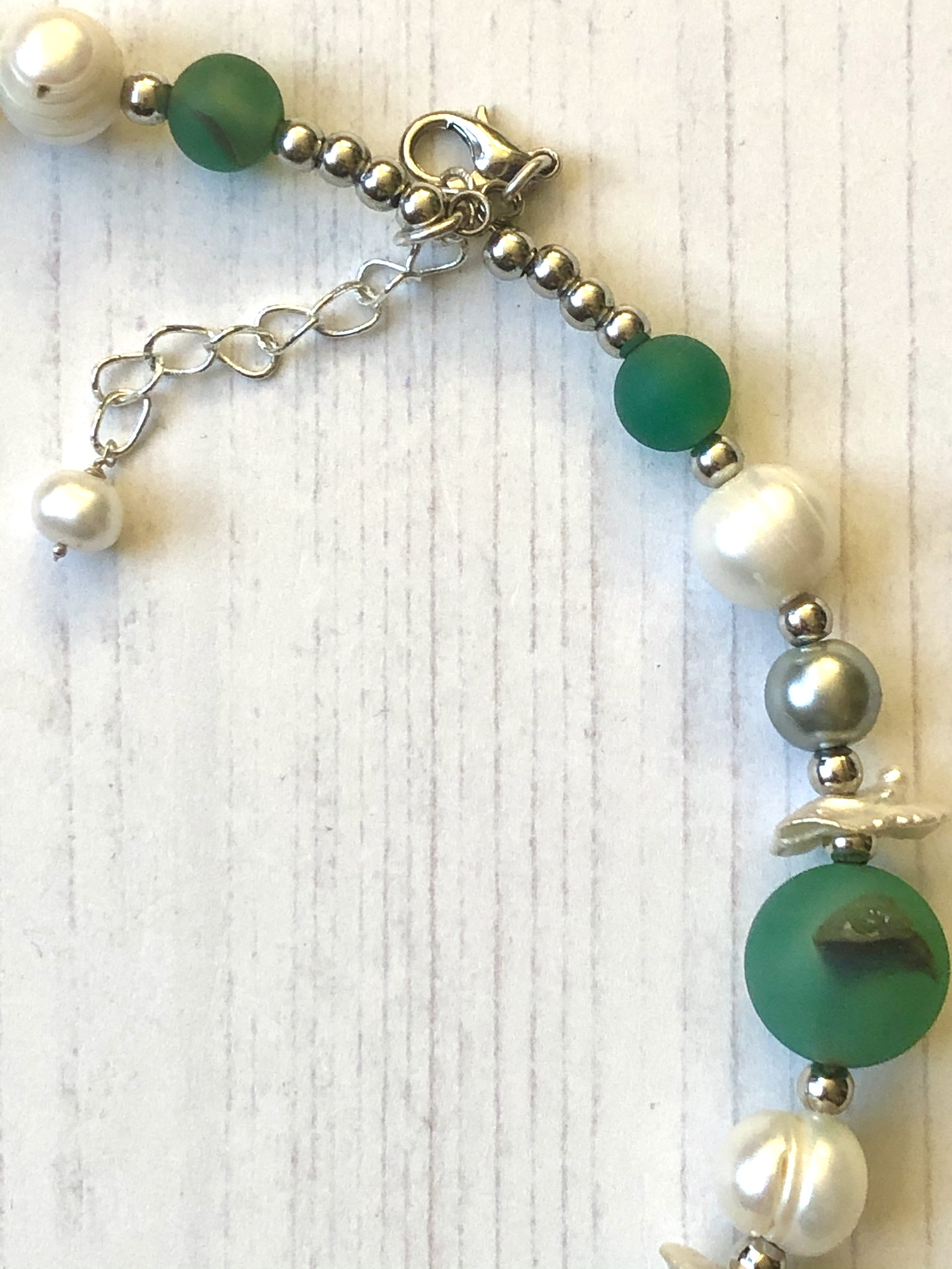 Exotic Druzy Agate and Freshwater Pearl Memory Wire Necklace - Image 3