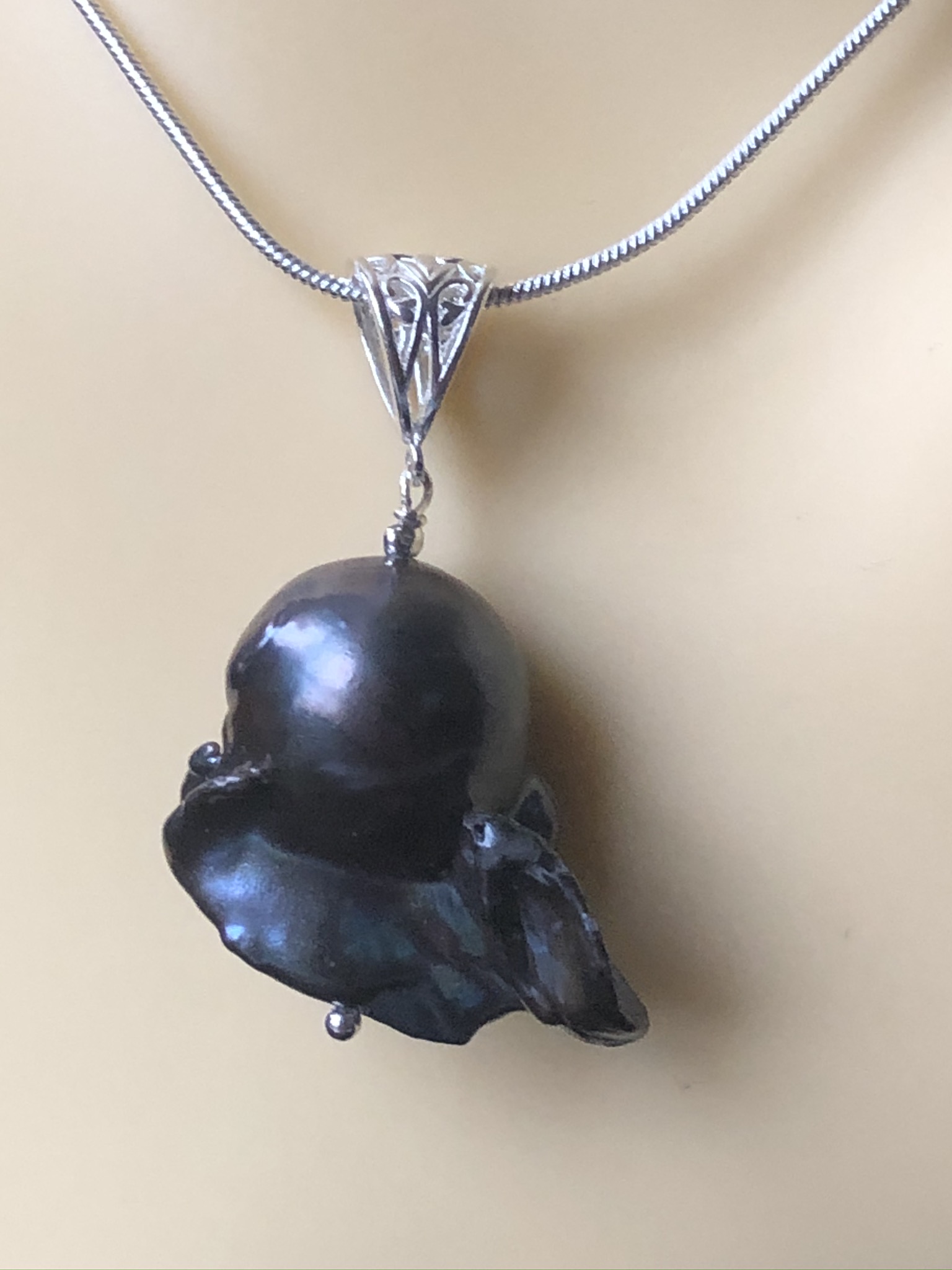 Freshwater Metallic Baroque Pearl Pendant and Chain - Image 2