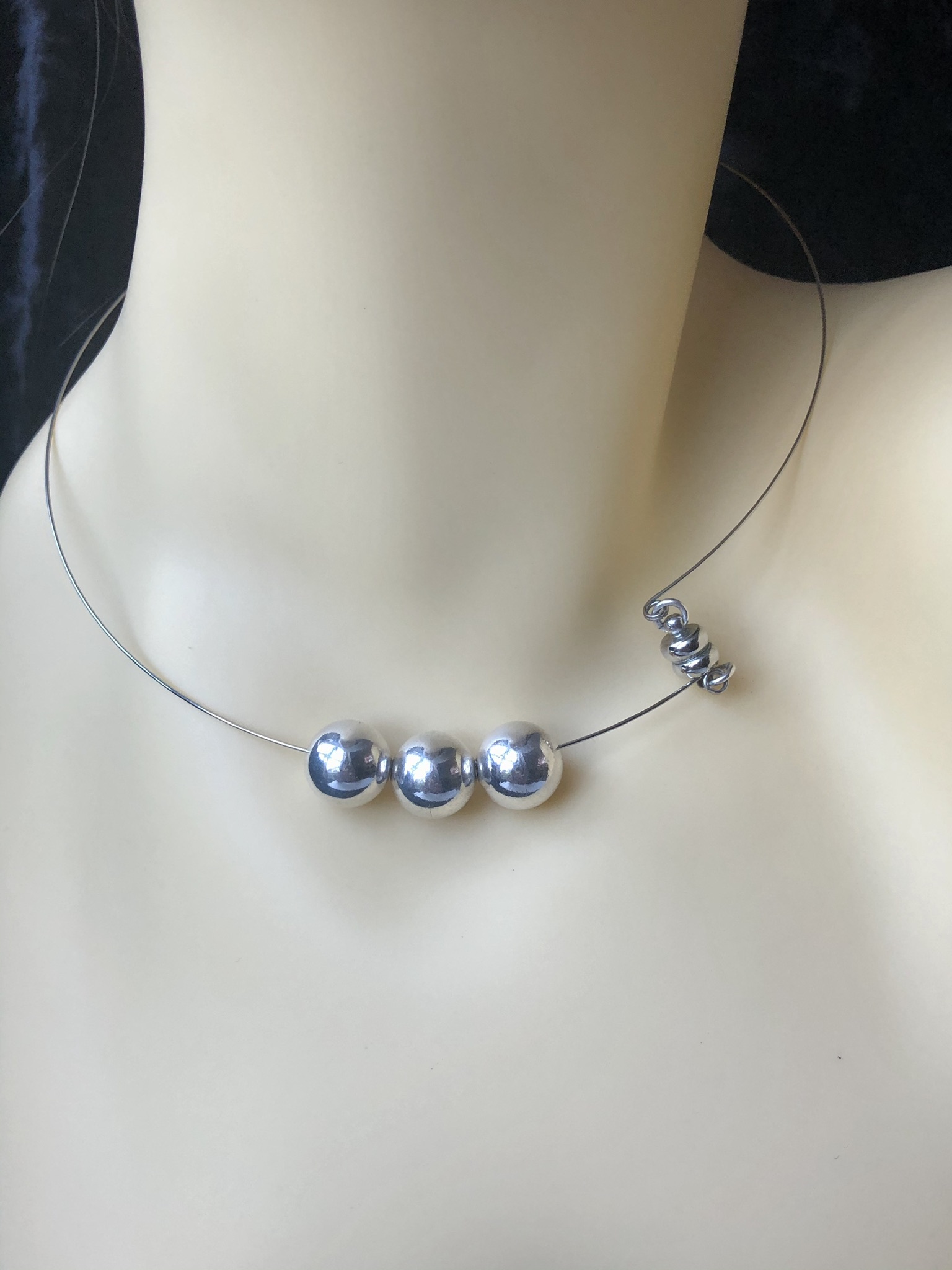Silver Bead Memory Wire Necklace - Image 3