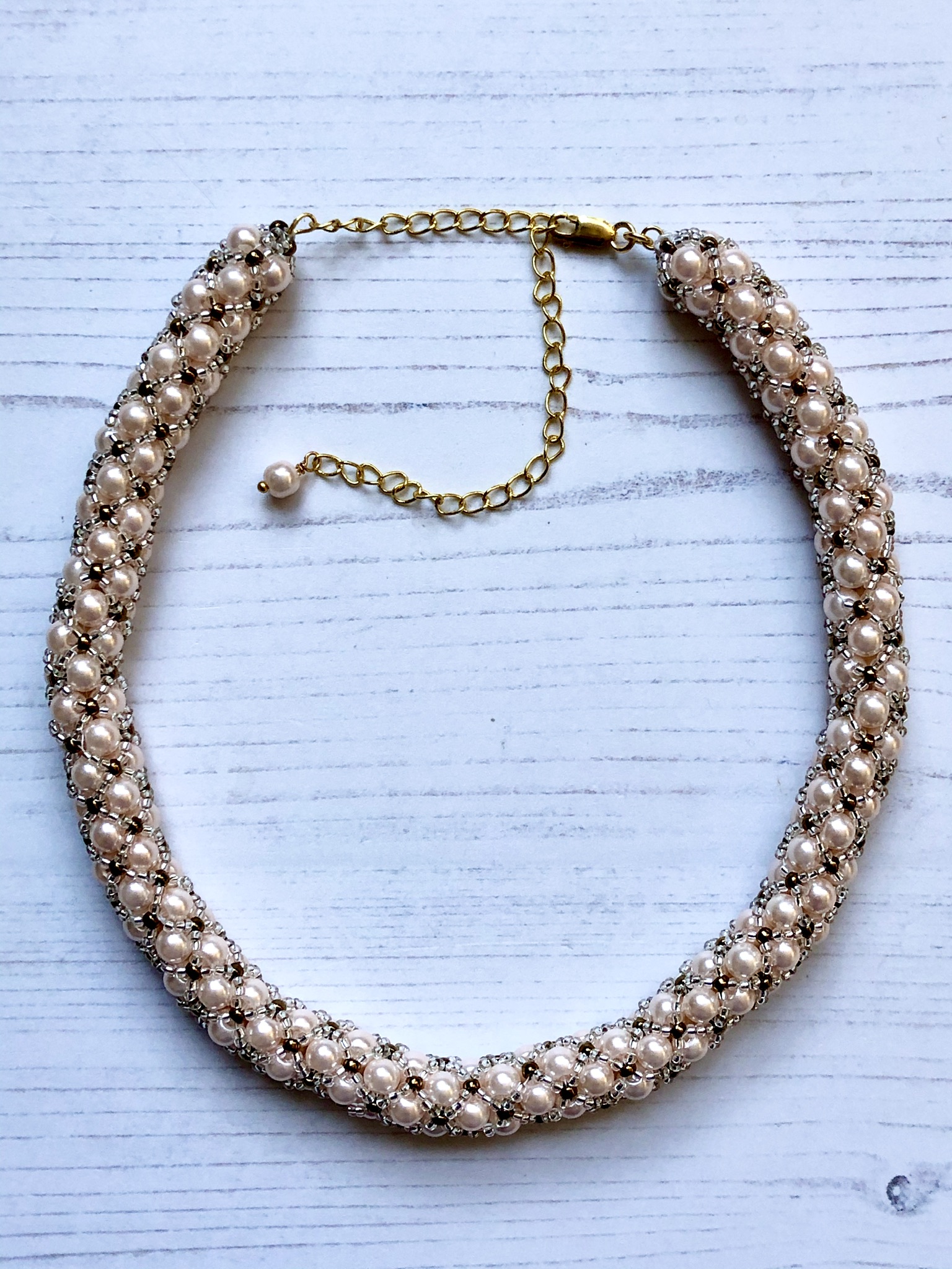 Kiss Kross Soft White Shell Pearl and Seed Bead Necklace - Image 2