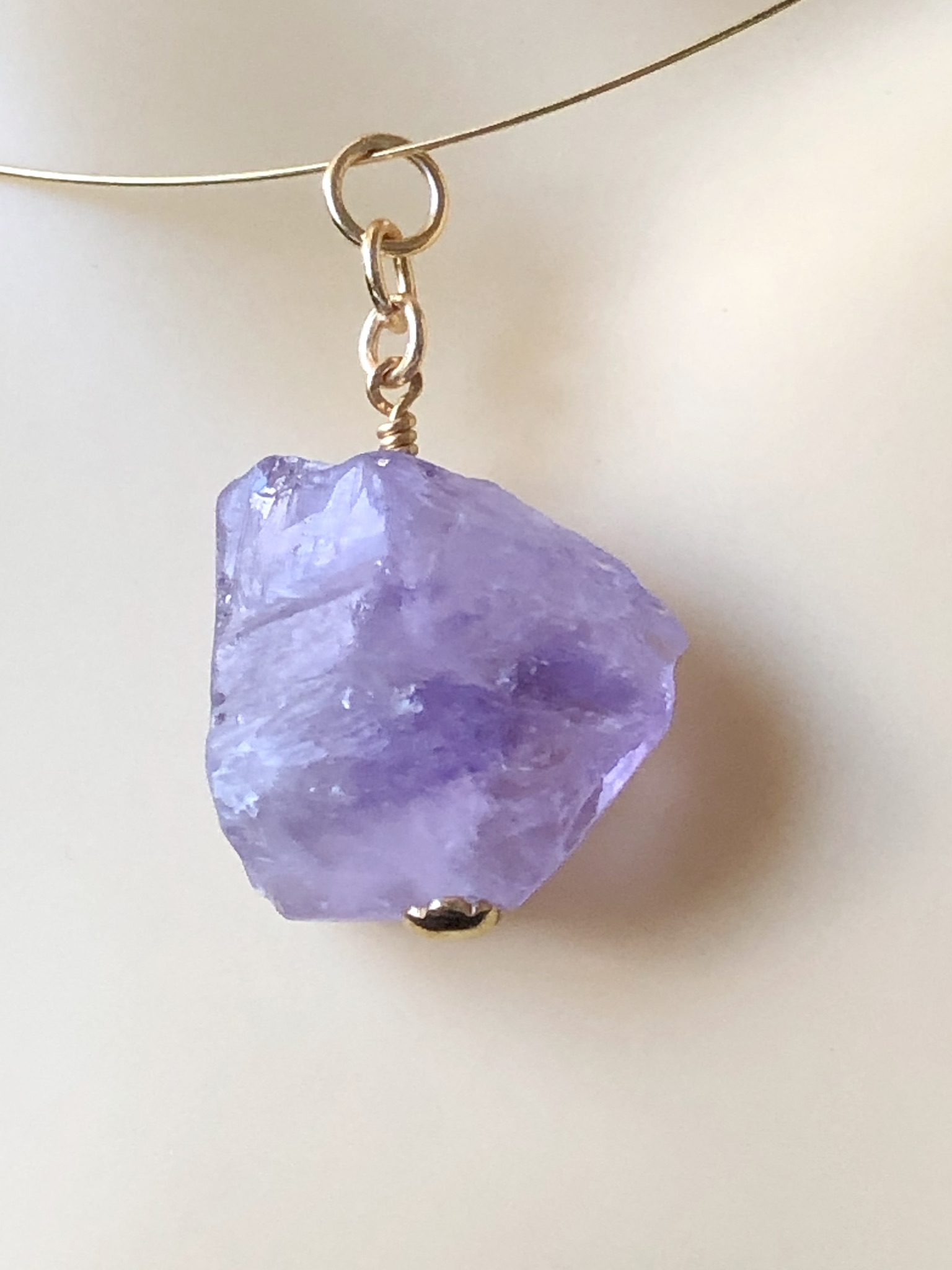 Rough Cut Amethyst Pendant Gold Tone Memory Wire Necklace - Image 2