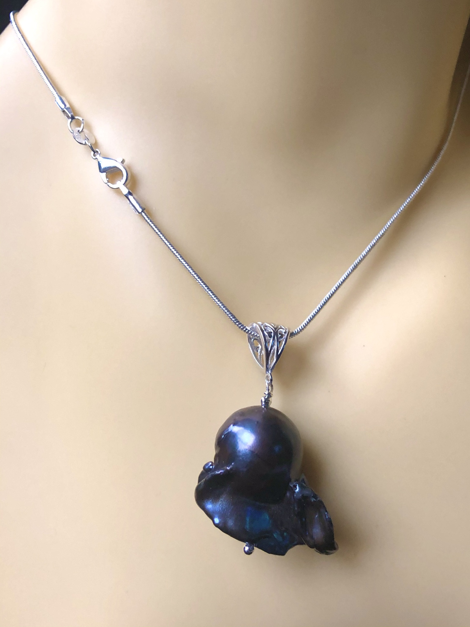 Freshwater Metallic Baroque Pearl Pendant and Chain - Image 3