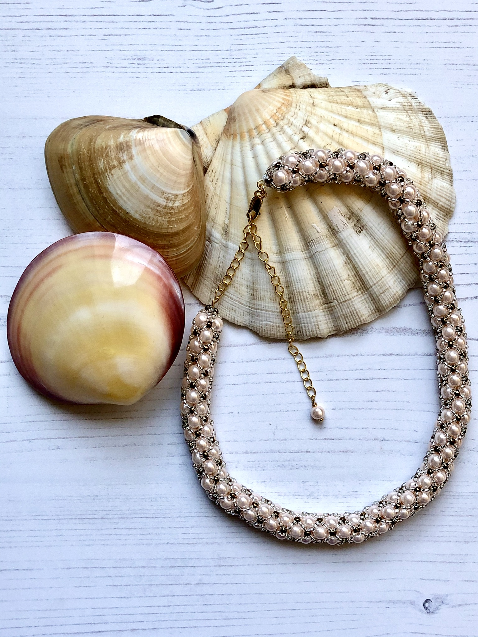 Kiss Kross Soft White Shell Pearl and Seed Bead Necklace