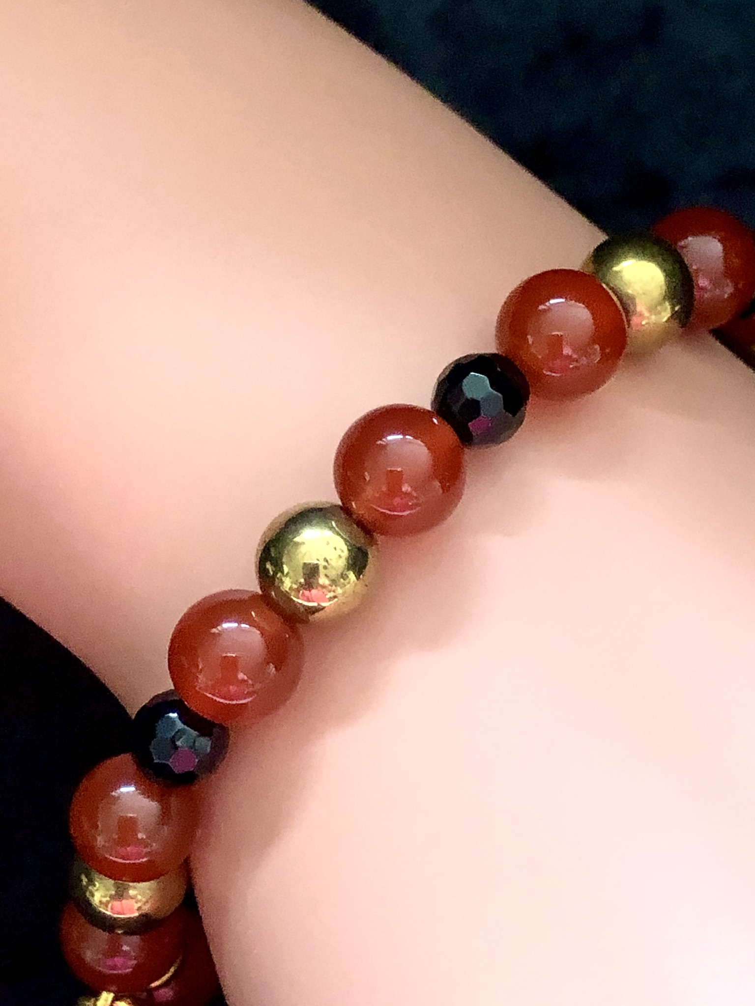 Carnelian, Black Spinel and Haematite Stretchy Bracelet - Image 4