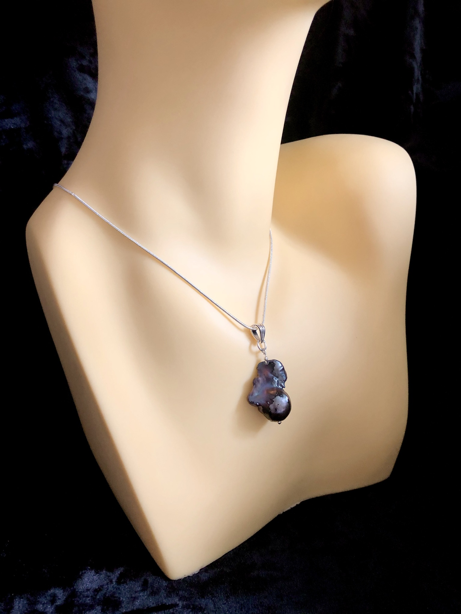 Image for dark peacock baroque pearl pendant 1