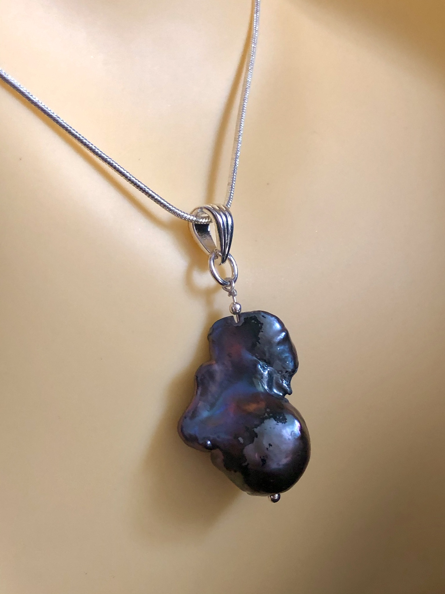 Image for dark peacock baroque pearl pendant 2