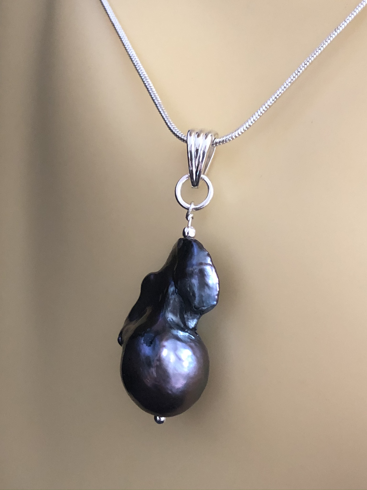 Image for dark peacock baroque pearl pendant 4