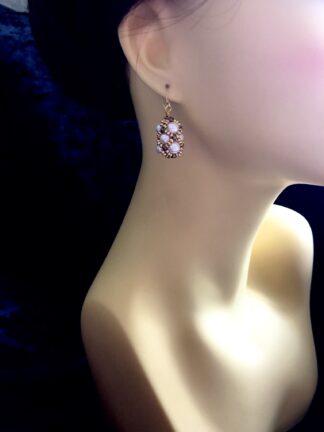 Image for Kiss Kross cream and golden earrings 5