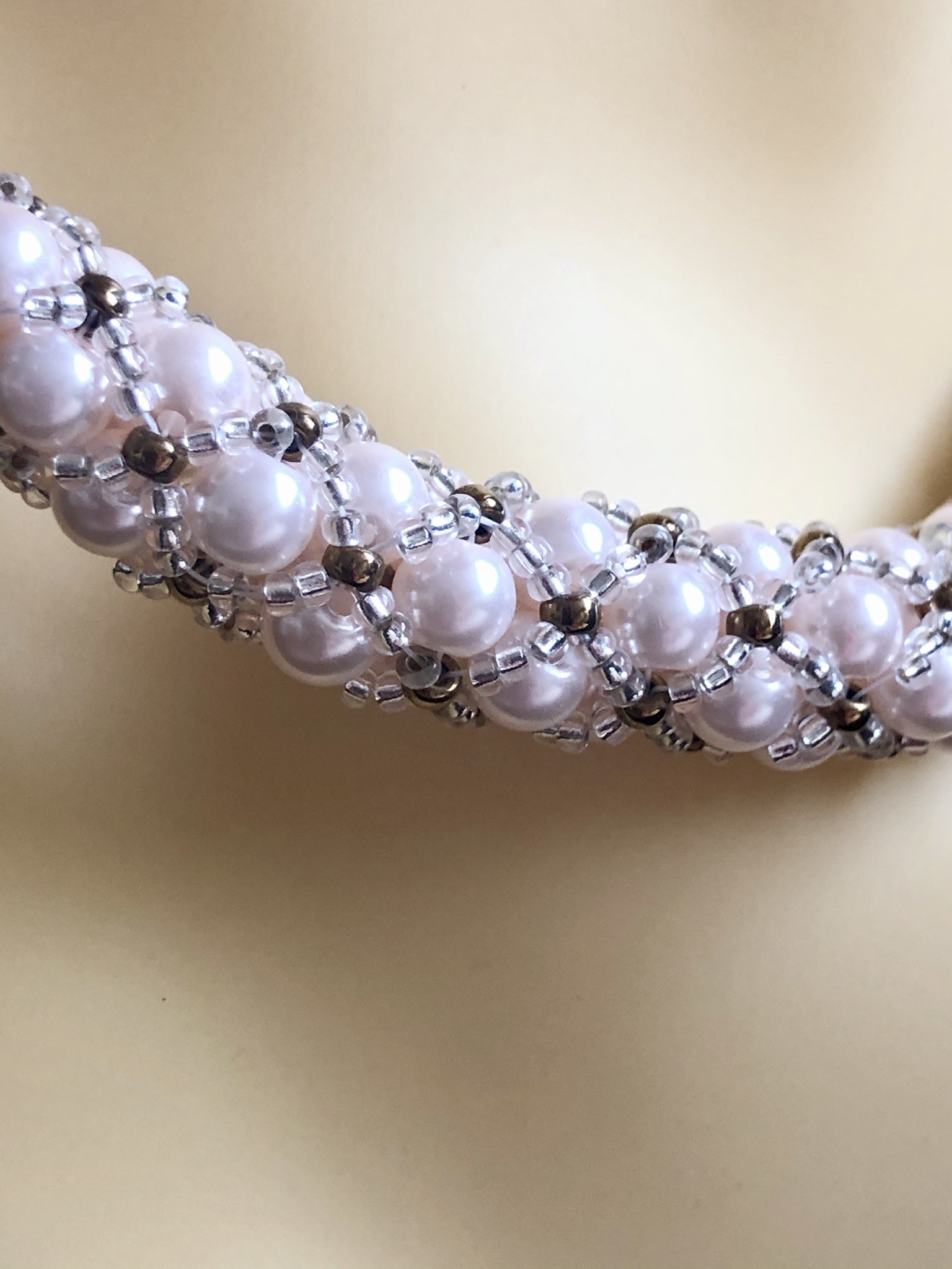 Image for Kiss Kross soft white shell pearl necklace 2