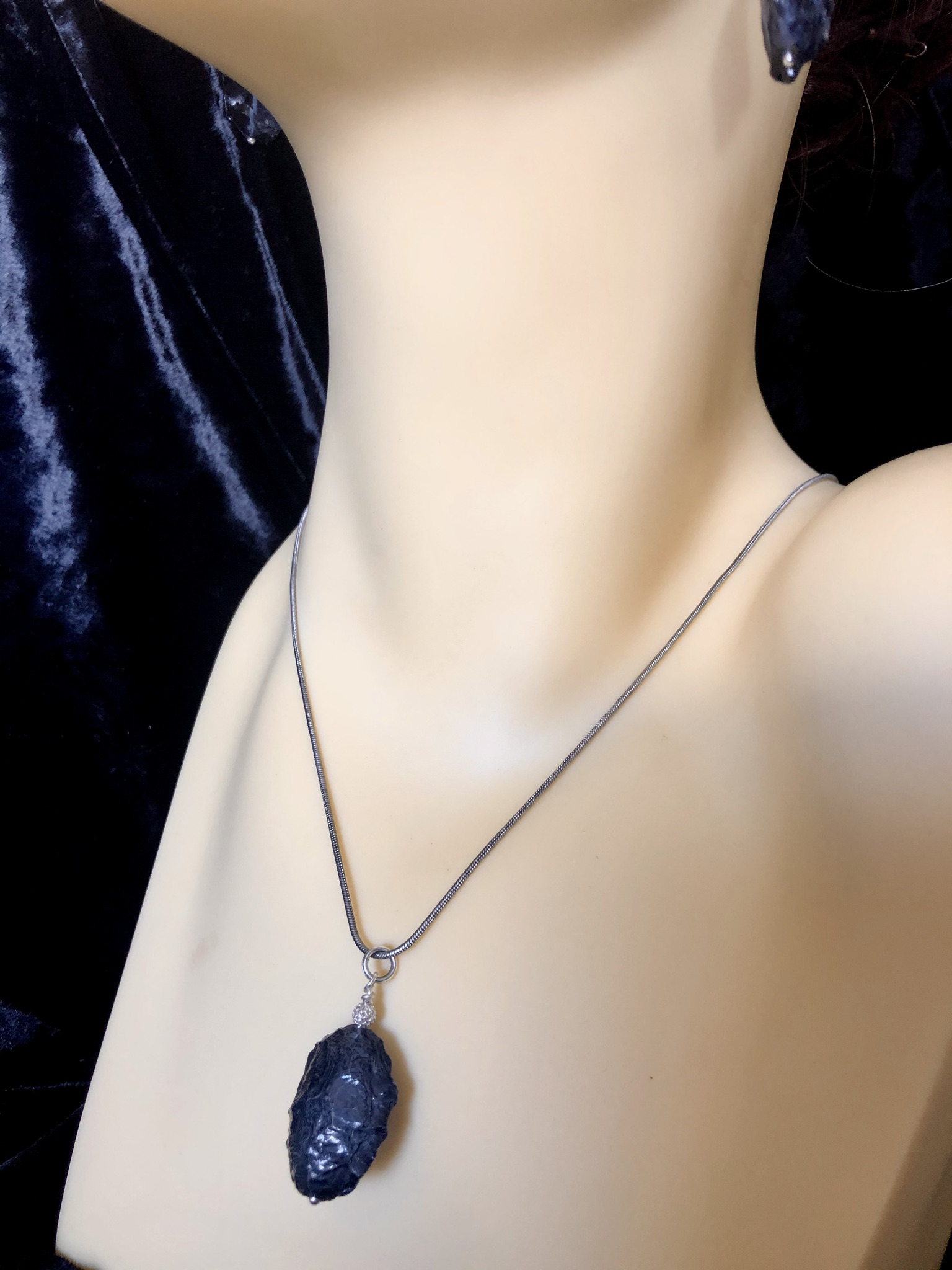 Image for midnight blue coated quartz pendant 3