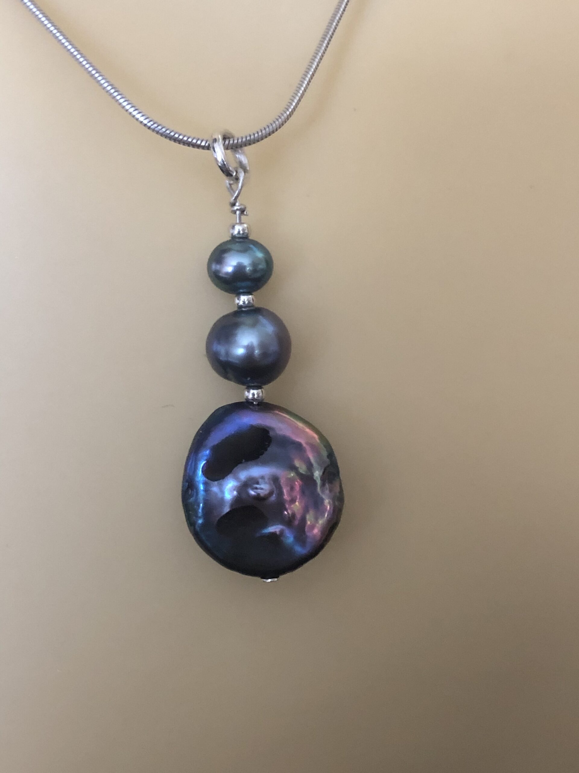 Image for Peacock Pearl Coin Pendant 3