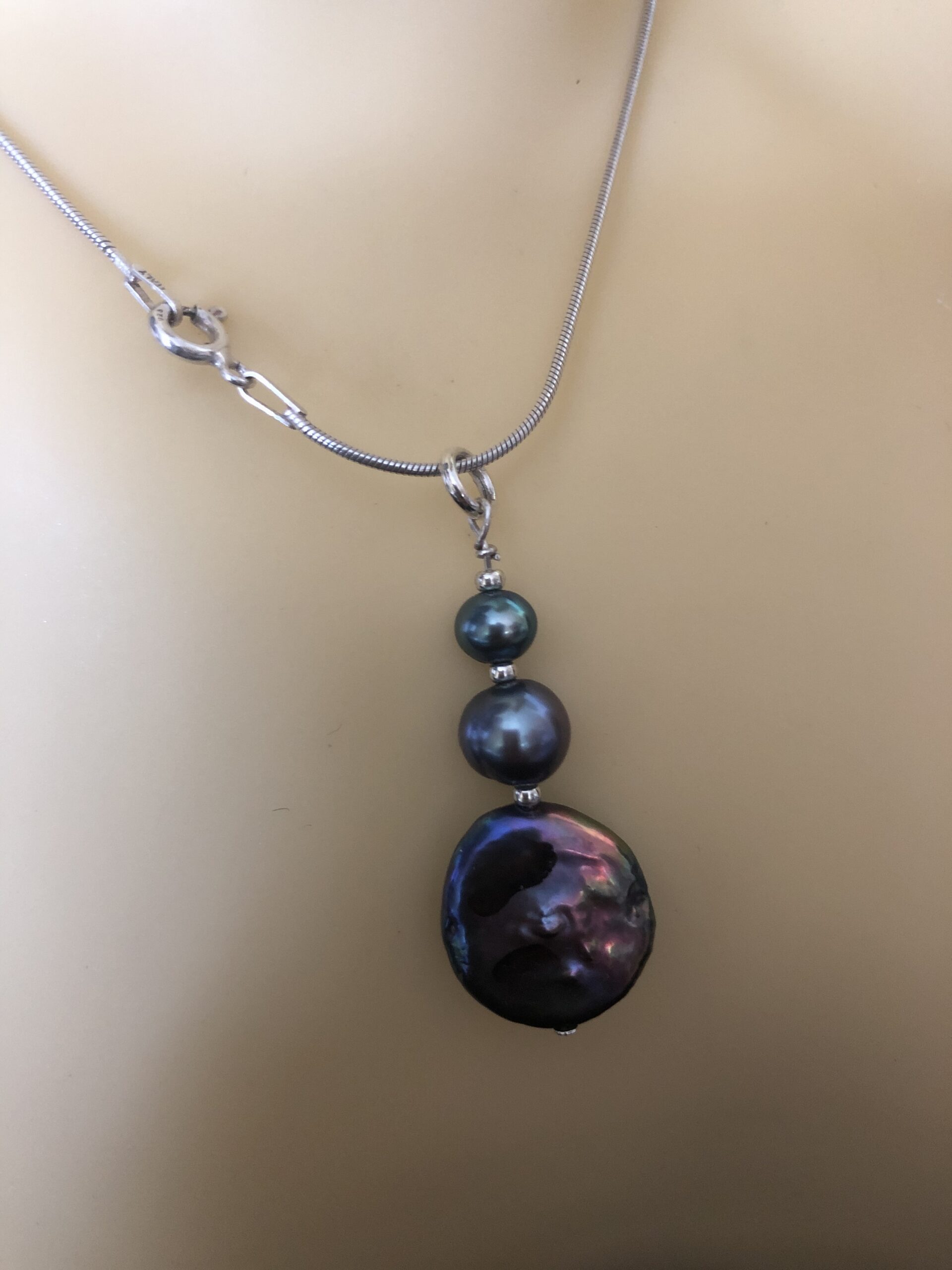 Image for Peacock Pearl Coin Pendant 4