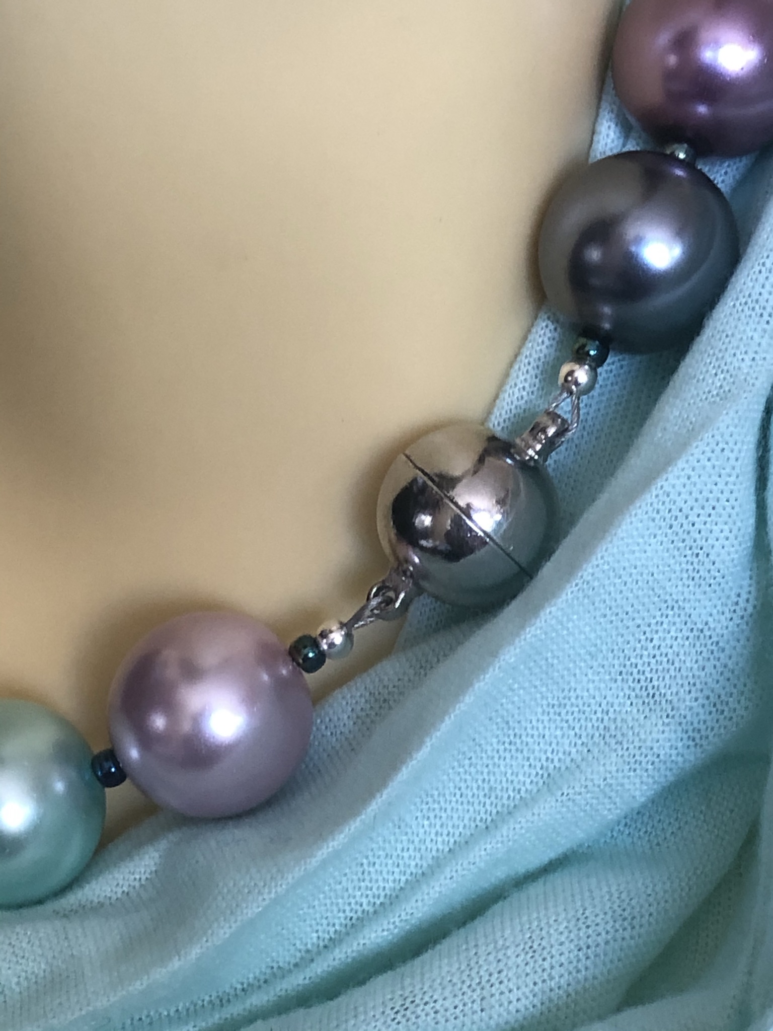 Coloured Pearl Necklace - Image 3