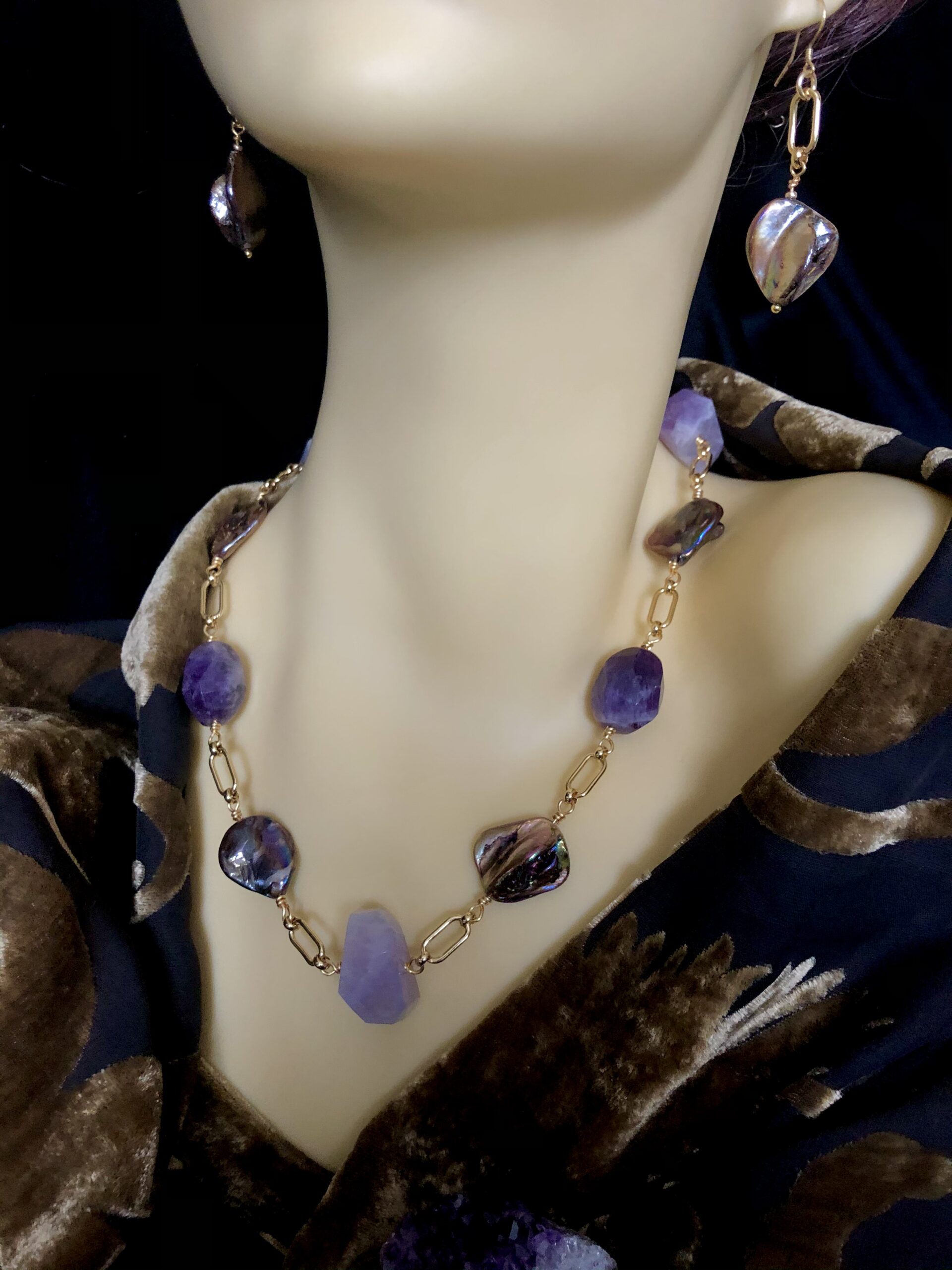 Image for Mother of Pearl and Amethyst necklace 4