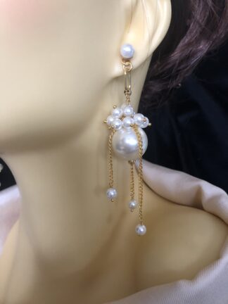 Image for Statement shell pearl earrings 1